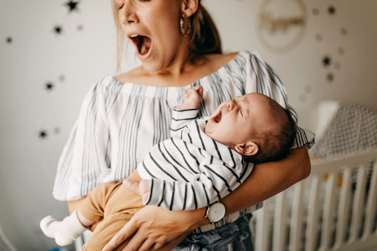Sleep deprivation is a serious challenge for new moms. Learn how maternal insomnia affects your well-being and how Little Minds' expert support can help you rest and regain energy.