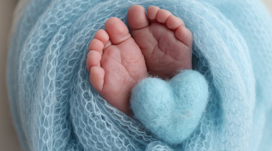 Feeling overwhelmed as a new parent? Learn the key signs that you may need a baby nurse, and how Little Minds offers expert support for newborn care and recovery.
