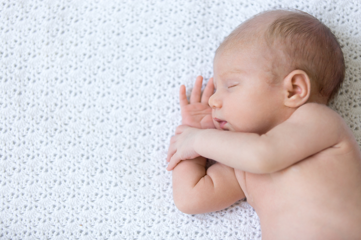 Struggling with newborn sleep? Learn more about your little one’s sleep needs and discover how Little Mind can help establish healthy sleep routines for your newborn.